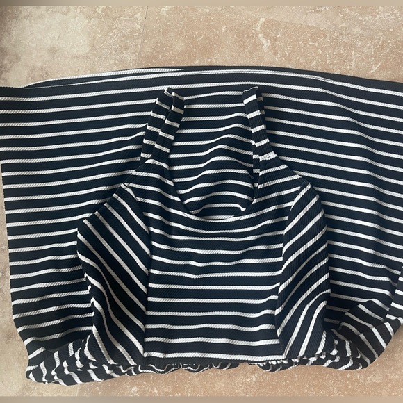 Francesca’s Black and White textured fit and flare dress - Small - Picture 5 of 10